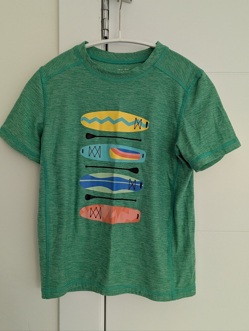 Hanna Anderssen Green Kids Tee with Colorful Kayak Graphic